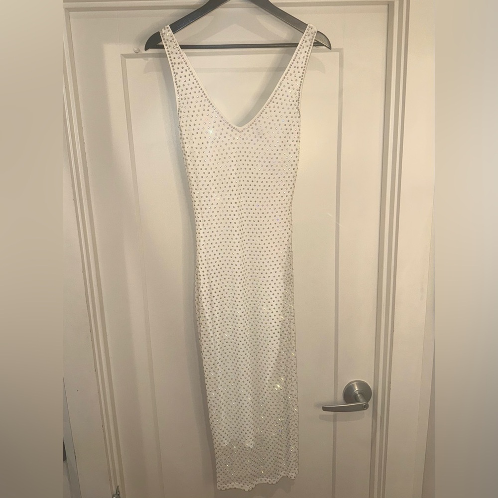 Elegant White Windsor Sleeveless Dress